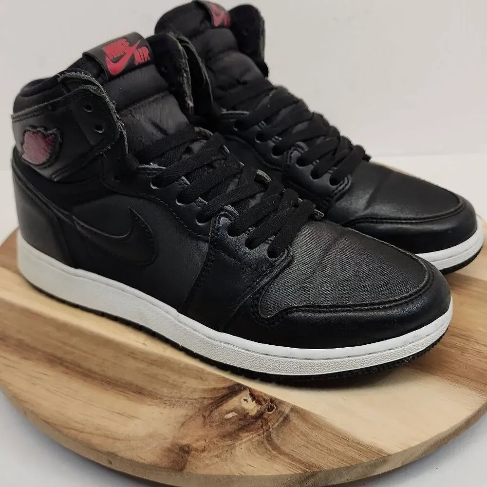 Nike Air Jordan 1 Retro High OG  Size 7 y Black